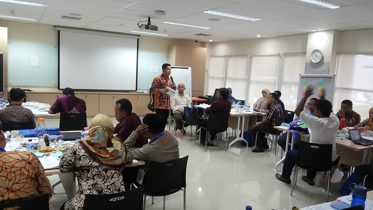 Salah satu peserta menyampaikan pendapatnya dalam pelatihan kesiapsiagaan rumah sakit Muhammadiyah dan masyarakat
