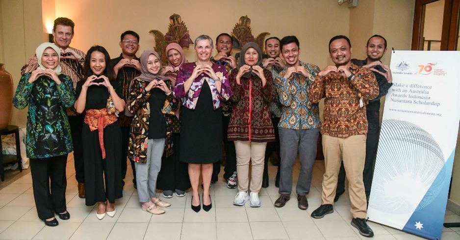Australian Ambassador to Indonesia Penny Williams PSM hosts a reception for the Australia Awards Indonesia Nusantara Scholarship recipients on 5 October 2023.